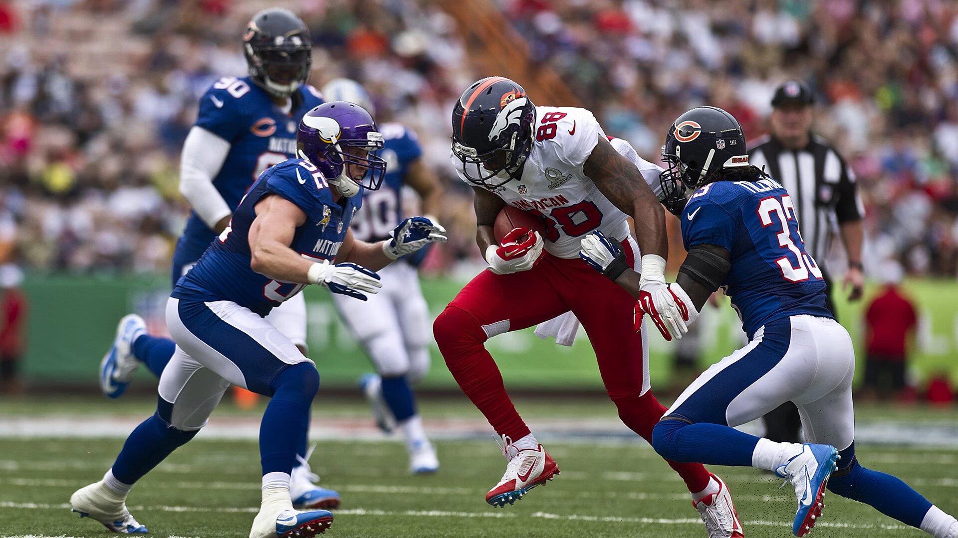 76人训练场开放日吸引大批粉丝参观,76人全队